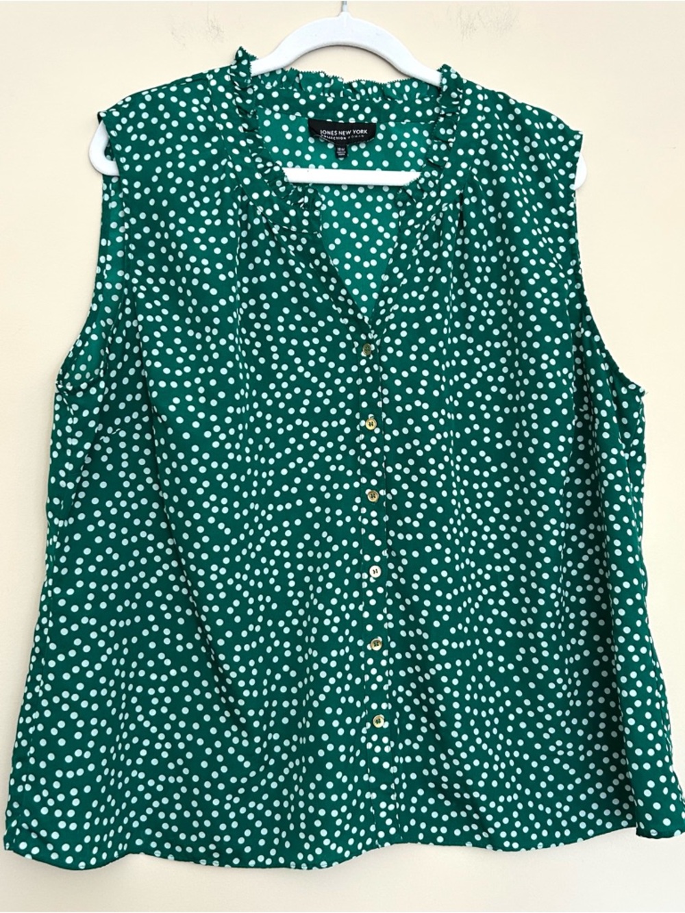 Jones New York Women’s Emerald Green Polka Dot Sleeveless V-Neck Top